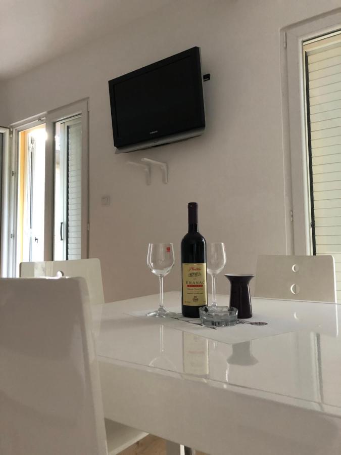 Apartman Iskra Apartman Bijela Kültér fotó