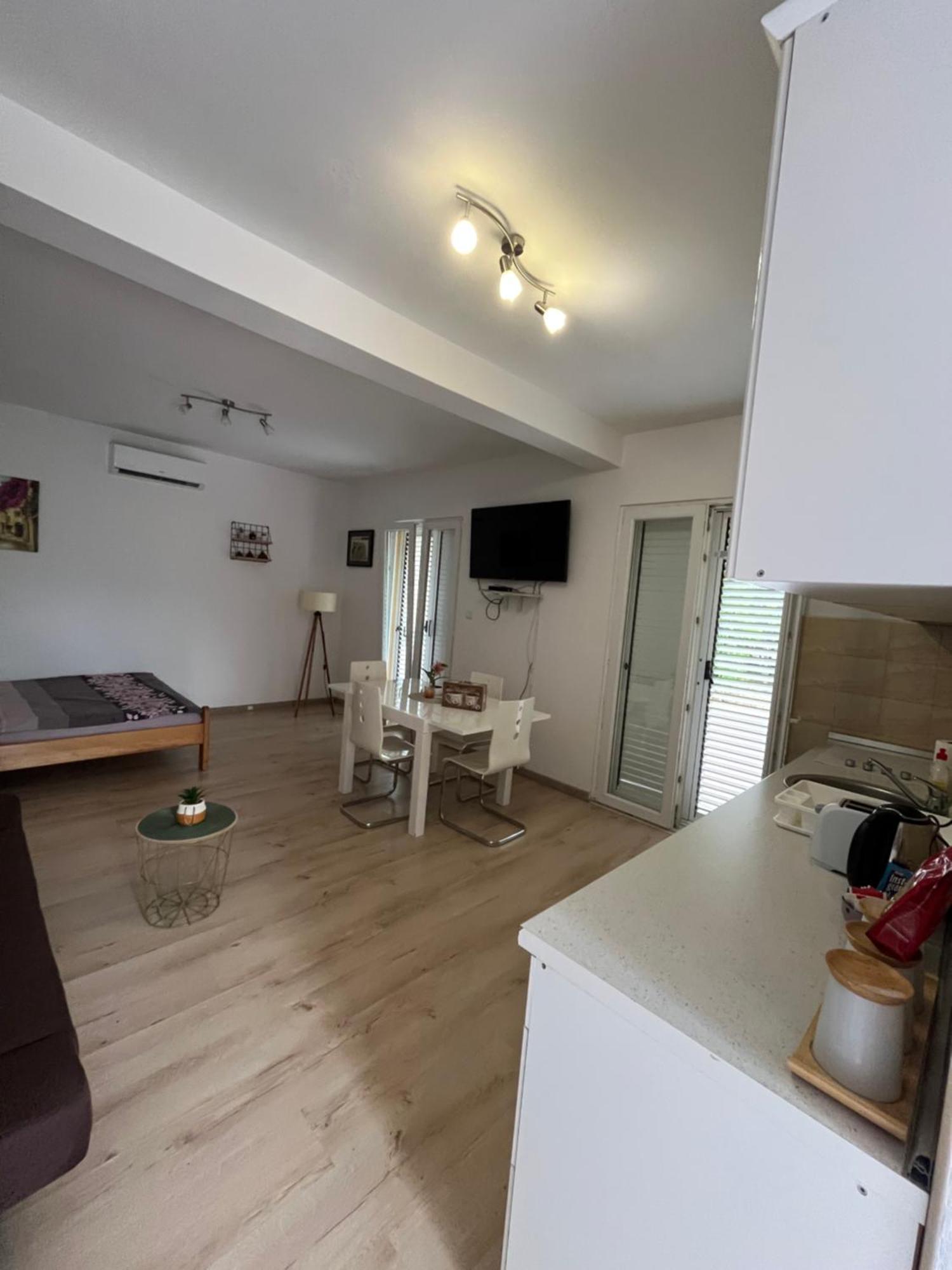 Apartman Iskra Apartman Bijela Kültér fotó