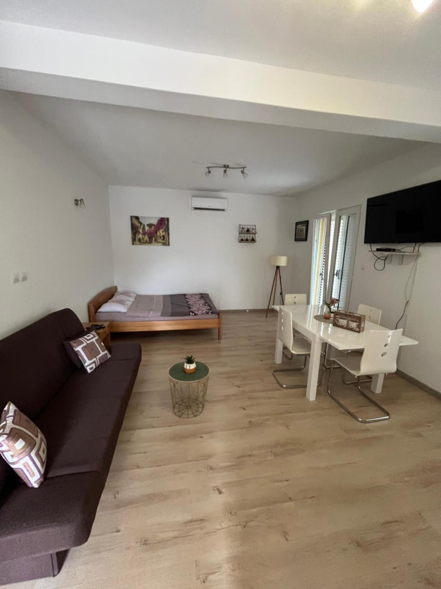 Apartman Iskra Apartman Bijela Kültér fotó
